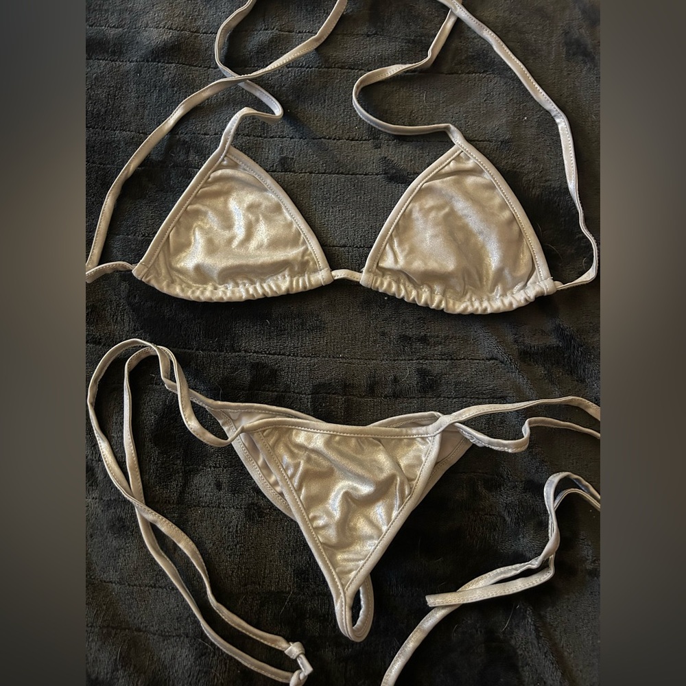 New w/ Defects Damaged Silver Lame Cloris Triangle Top Mini Scrunchy Butt Bikini